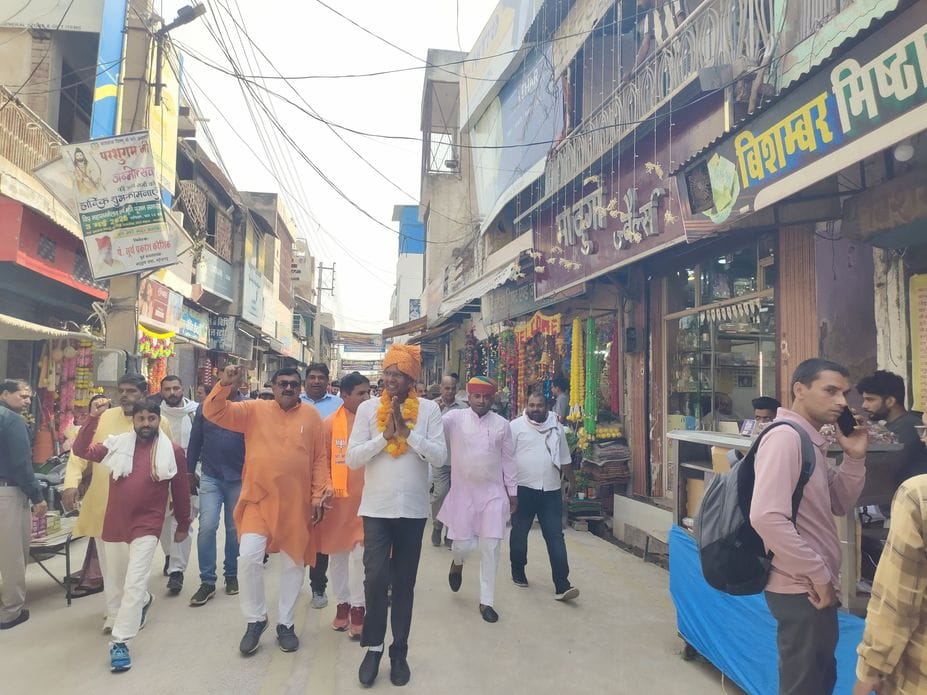 Use lamps made by local artisans: MLA Kanwar Singh