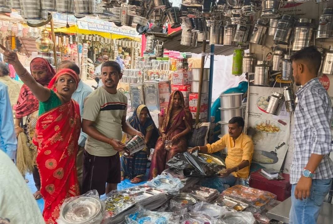 Money poured into the market, with a turnover of 200 crores.