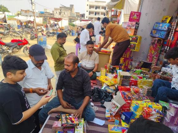 Firecrackers can be burst till 10 pm, strict security arrangements have been made.