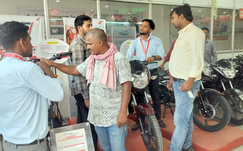 Dhanteras: Street vendors' shops also remained buzzing