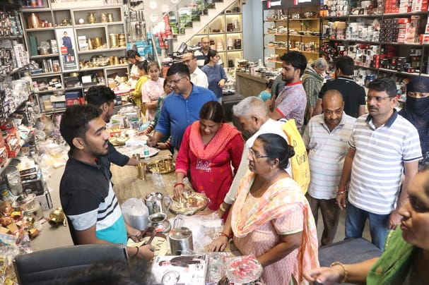 Dhanteras brings in wealth, business worth Rs 500 crore