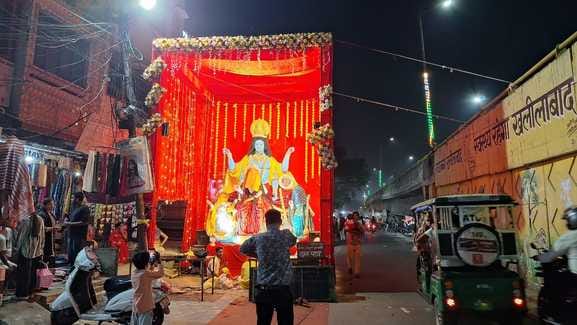 Lakshmi Pujan celebrated with great enthusiasm, idols installed at various places
