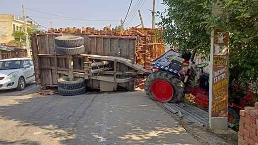Tractor-trolley overturns, causing traffic jam on state highway