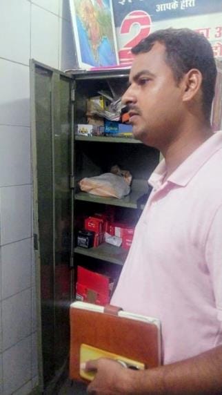 Attempt to steal by breaking the lock of the showroom in Nigohan