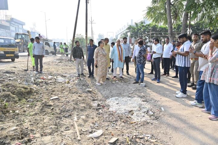Minister Angry on filth, LSA fined Rs 10 lakh