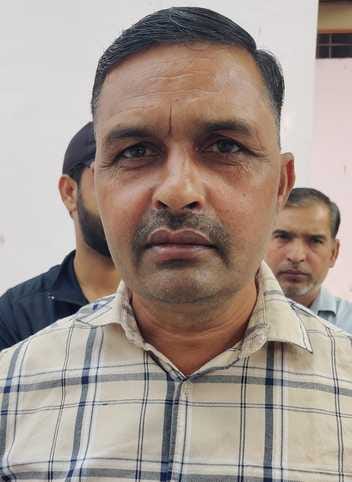 45,000 rupees looted from the branch manager of a tractor showroom