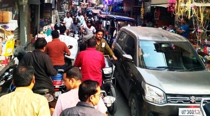 Route diversion crashes as crowds increase in markets