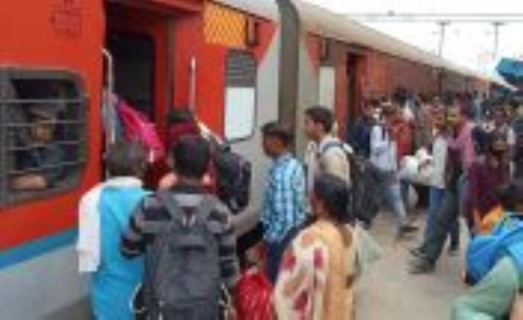 Nilanchal and Archana Express one and a half hour late