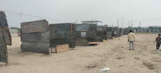 Due to the officials' negligence, the firecracker market remained open till the last moment.