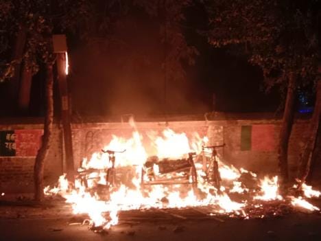 Fire breaks out in fruit shop, causing loss of Rs 2 lakh