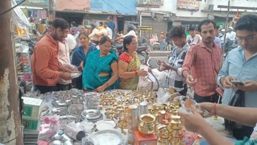 Markets shine on Dhanteras, with turnover of 250 crore rupees