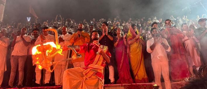 Crowds of devotees gathered at Mahaveeran Dham on the occasion of Hanuman Jayanti.