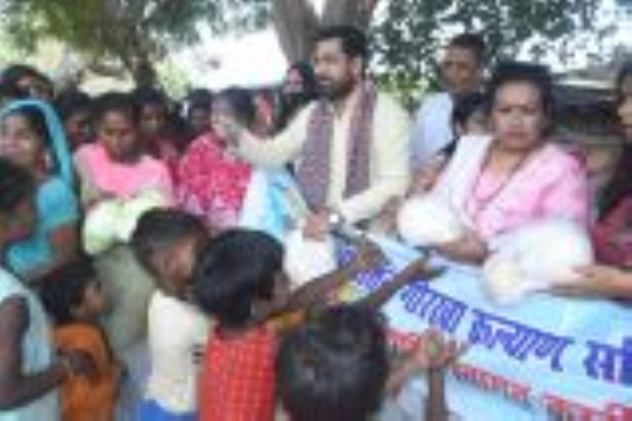 Diwali kits were given to 51 needy people.