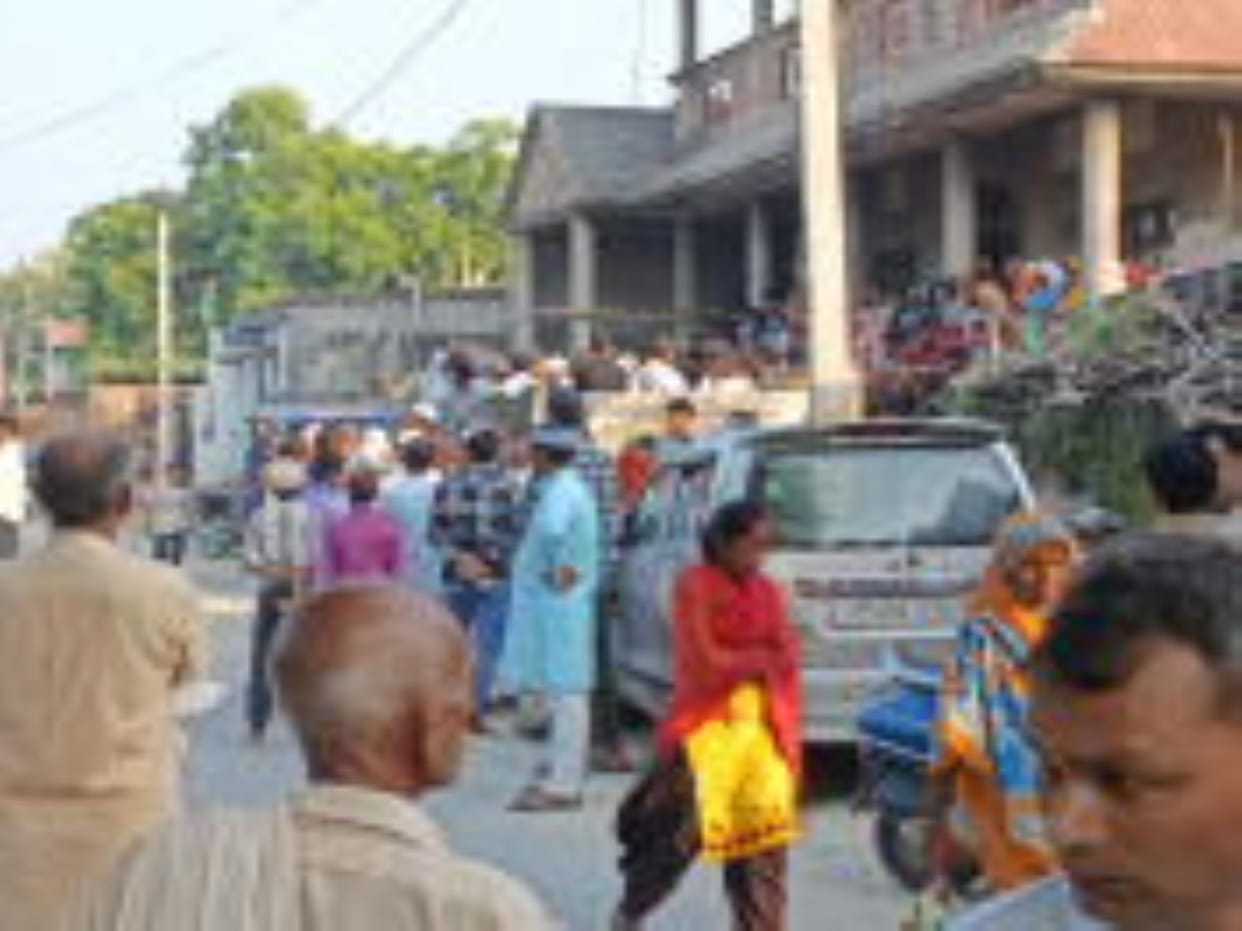Textile businessman dies in car-truck collision