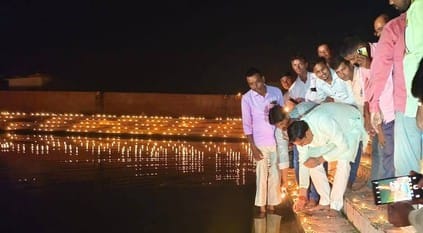 Deepotsav was celebrated with great enthusiasm at Surya Sarovar Ghat.