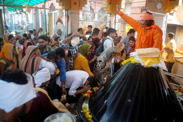 A wave of faith poured into the cave shrine of Baba on Diwali.