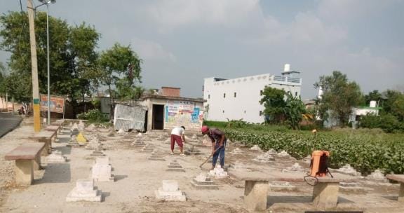 Repair work of Chhath Ghats started in Hata, devotees will get convenience.