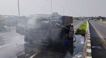 Truck catches fire due to short circuit on highway