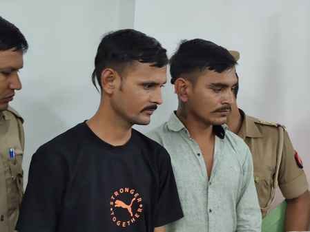 Two youths arrested along with car for online fraud