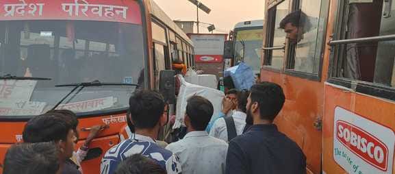 Buses were deployed on long routes, leaving short-distance passengers stranded.