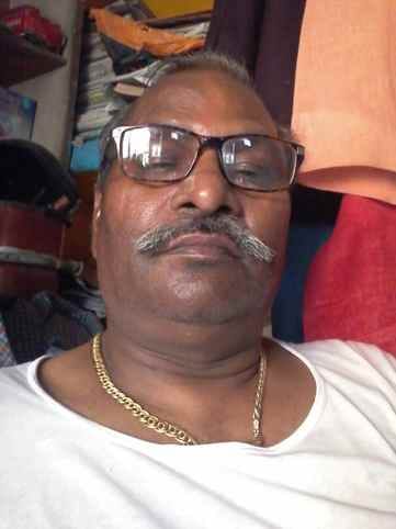 Teacher dies in car accident