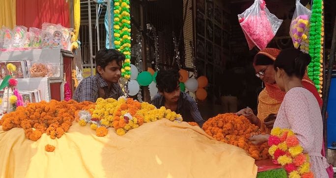 Shopping all day long to celebrate the festival, markets were bustling with activity.