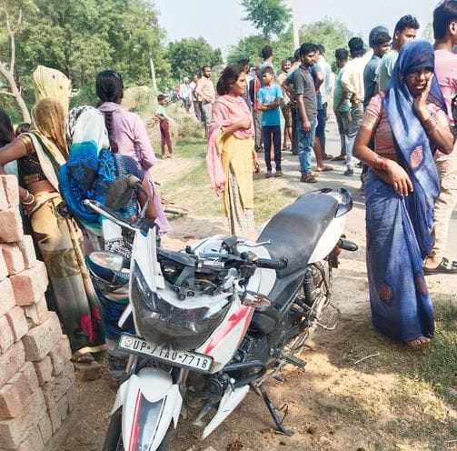 Haddra collides with two bikes, girl dies