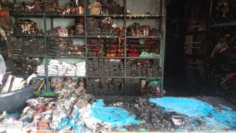 While cooking, a fire broke out in the shop; seven people got burned trying to extinguish it.