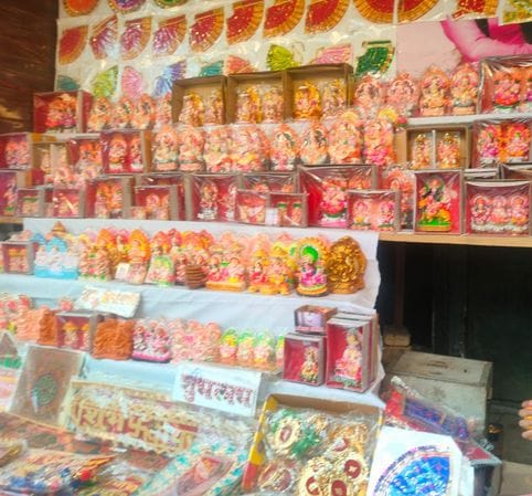 Kheer, toys, Ganesh-Lakshmi idols sold in large numbers on Choti Diwali