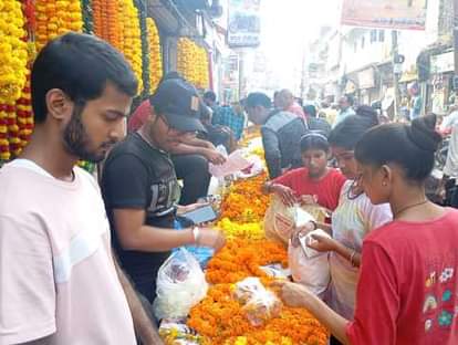 A garland of marigold flowers sold for Rs 100