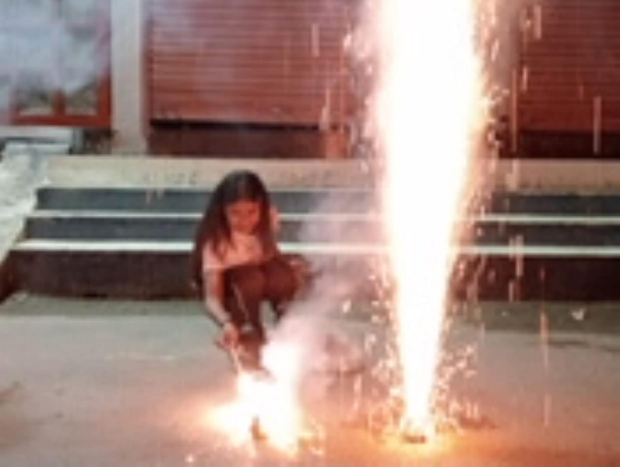 Diwali will be celebrated with great pomp and show today; cities and villages will be bathed in light.