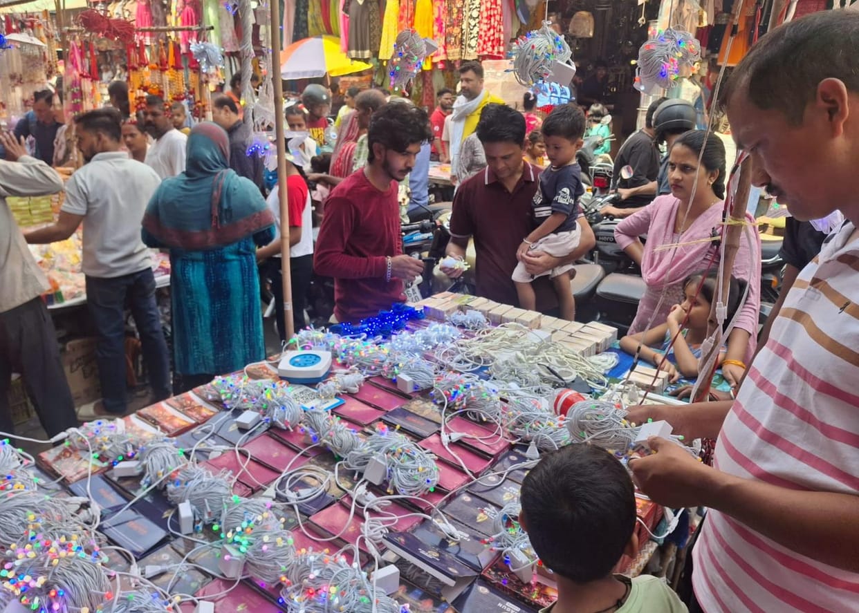 The market remained lively on the second day of Dhanteras.