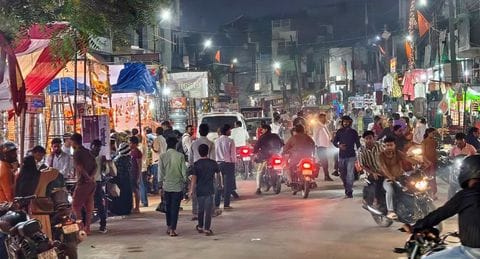 Markets were crowded and shops were bustling on the occasion of Deepotsav