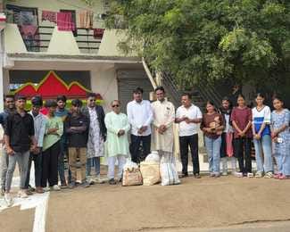 On Diwali, the Hindu-Muslim Unity Forum shared happiness with the needy and set an example of harmony.
