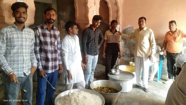 Annakut Prasad was distributed to the people in Sant Durbalnath Satsang Bhawan.
