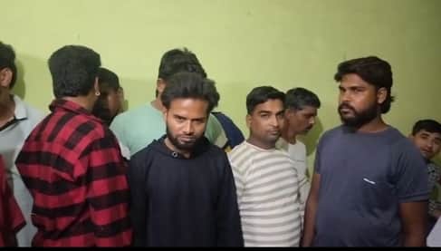 Maihar police took action against gambling enthusiasts, raided a gambling den, arrested 15 gamblers.