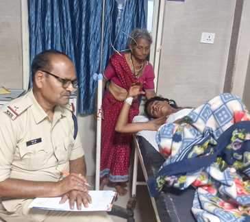 जिला अस्पताल में इलाजरत घायल