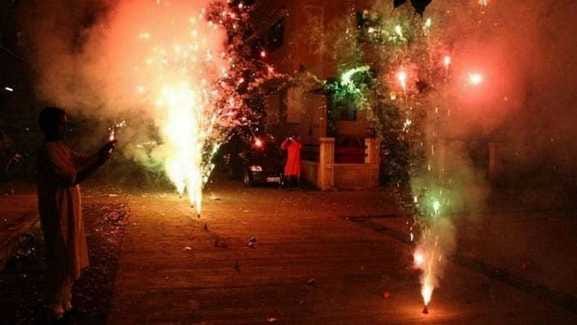 Mewat: Banned firecrackers were burst all night, the air became poisonous.