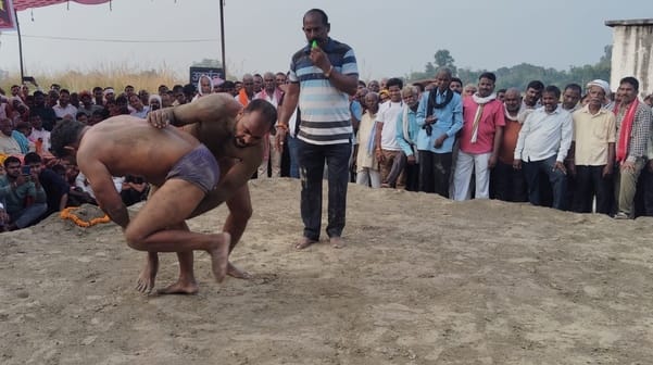 The match between wrestlers from Ghazipur and Gorakhpur was exciting