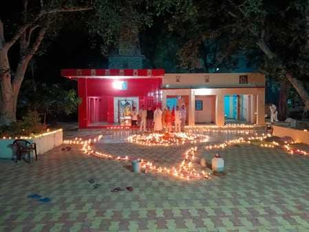 A map of united India was created by lighting 3100 lamps in Dhaniya village.