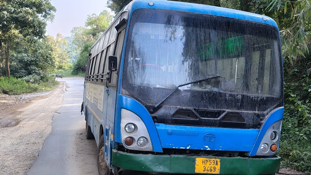 Broken buses and fire engines add to problems on the Bandar-Choubin road