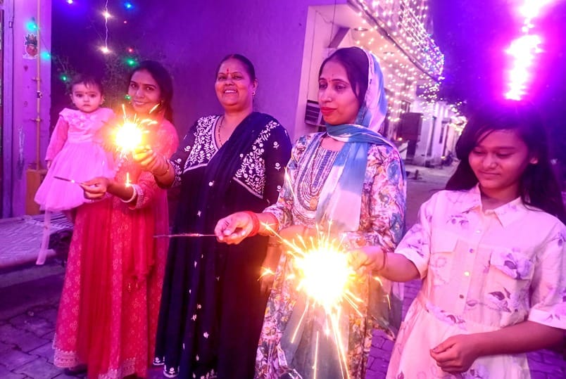 Diwali was celebrated with great joy and happiness and prosperity was wished for.