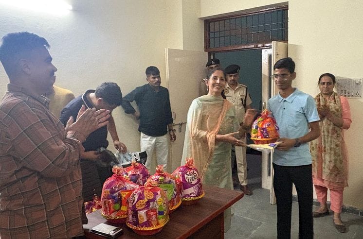 Police Commissioner celebrated Diwali with children
