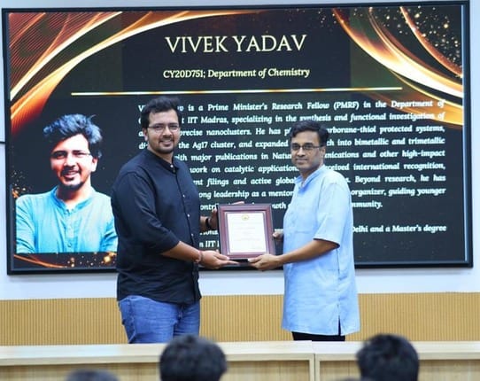 Vivek Yadav honored with Institute Research Award