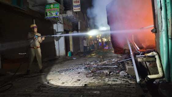 Fire broke out in a mobile shop due to short circuit, causing loss of Rs 20 lakh