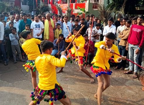 Artists won hearts with their amazing performances of Diwari dance.