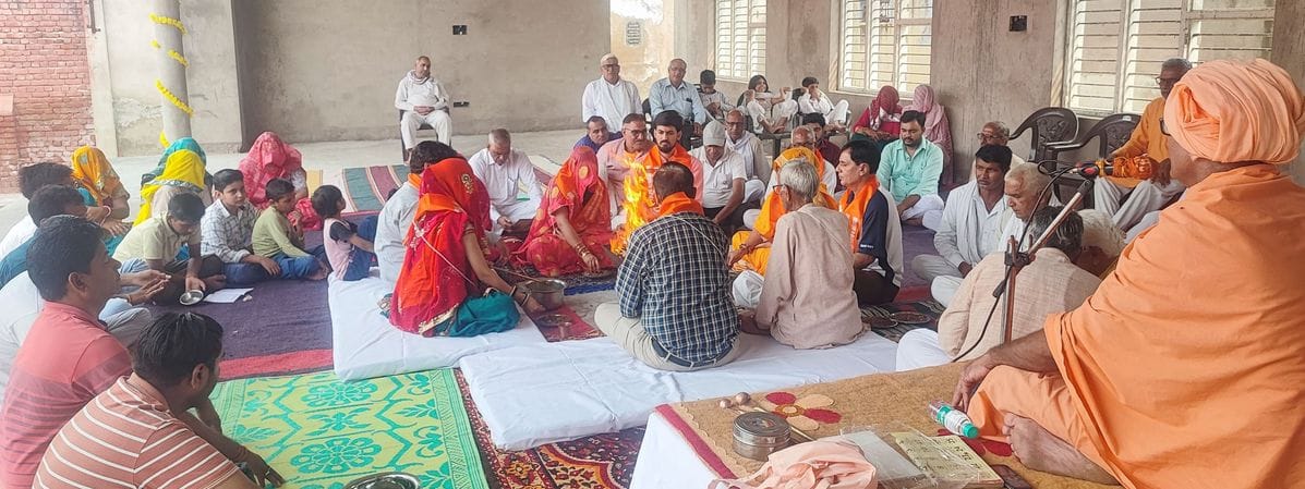 On the occasion of Rishi Nirvana Day, a havan was performed at the Arya Samaj Mandir, Daungra Ahir.