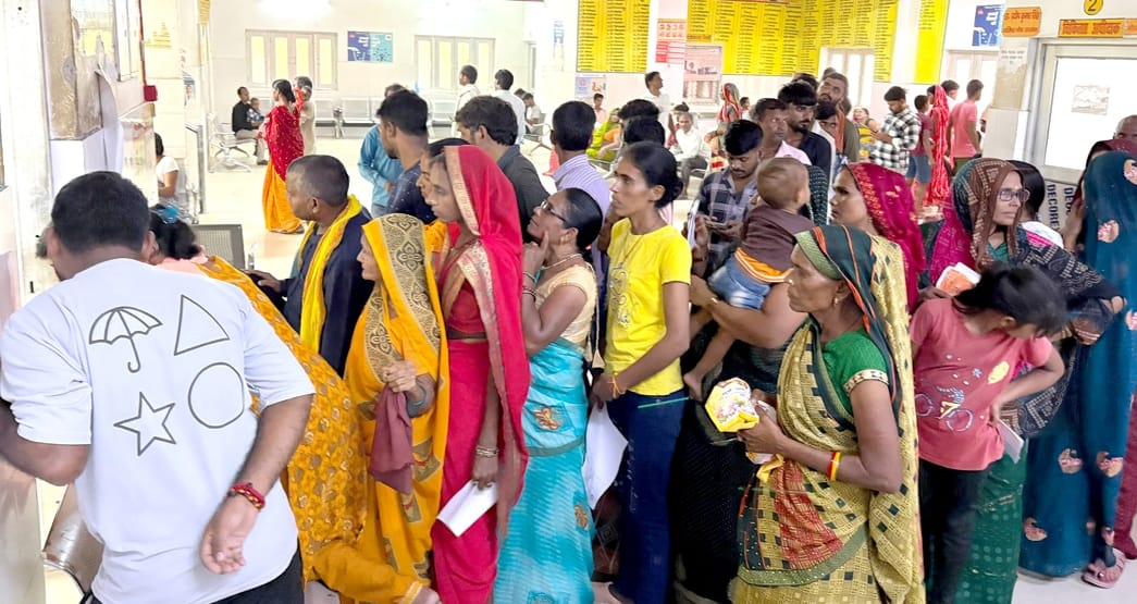 Patients' breathing due to firecracker smoke, 150 asthma patients reached hospital