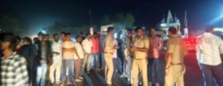 The car riders ran away after throwing the dead body of the young man on the highway