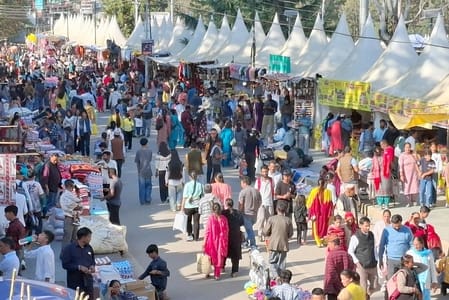 People of Lahaul are coming to buy warm clothes
